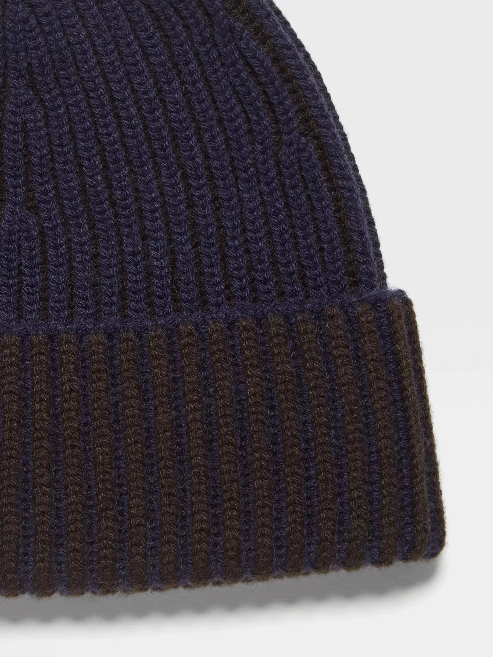 Flash Sale Berretto in Oasi Cashmere Blu Inchiostro e Marrone Scuro In Viaggio Con Stile | Morbidi Accessori