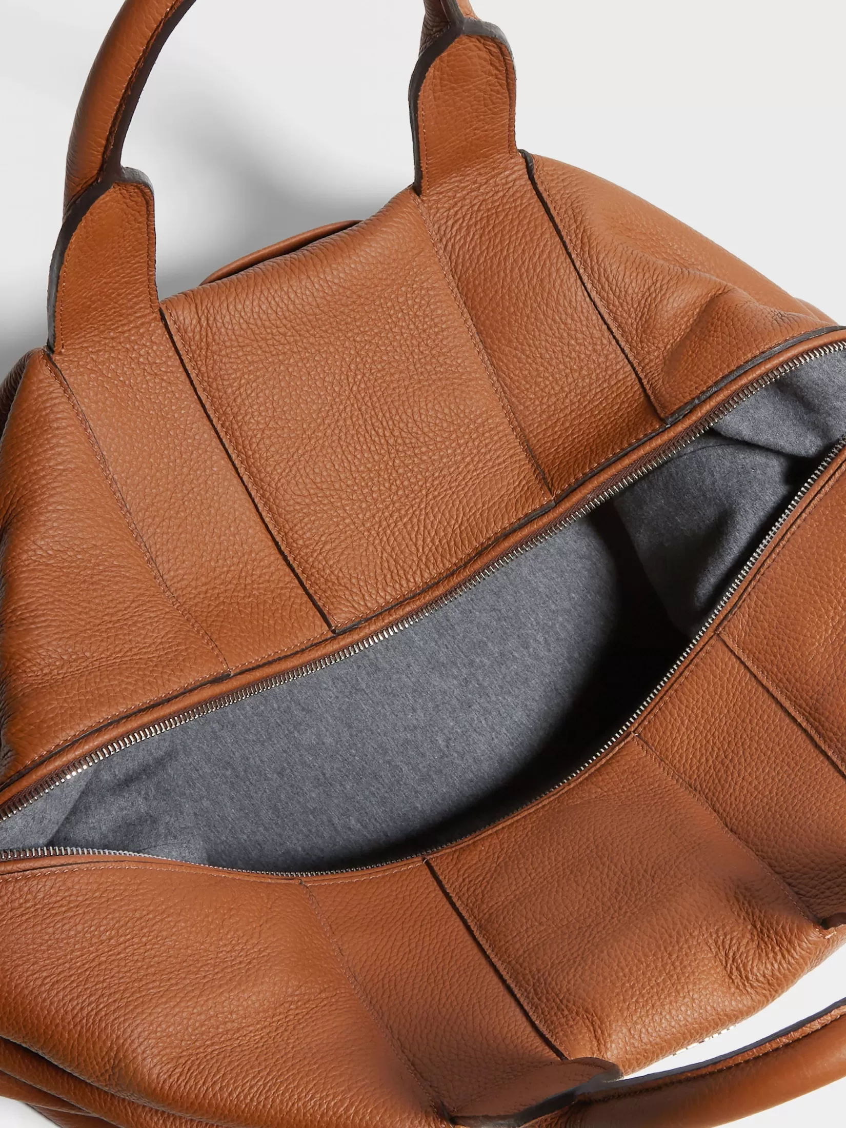 Outlet Borsa da Viaggio Raglan in Pelle di Cervo Essentials Resort | In Viaggio Con Stile