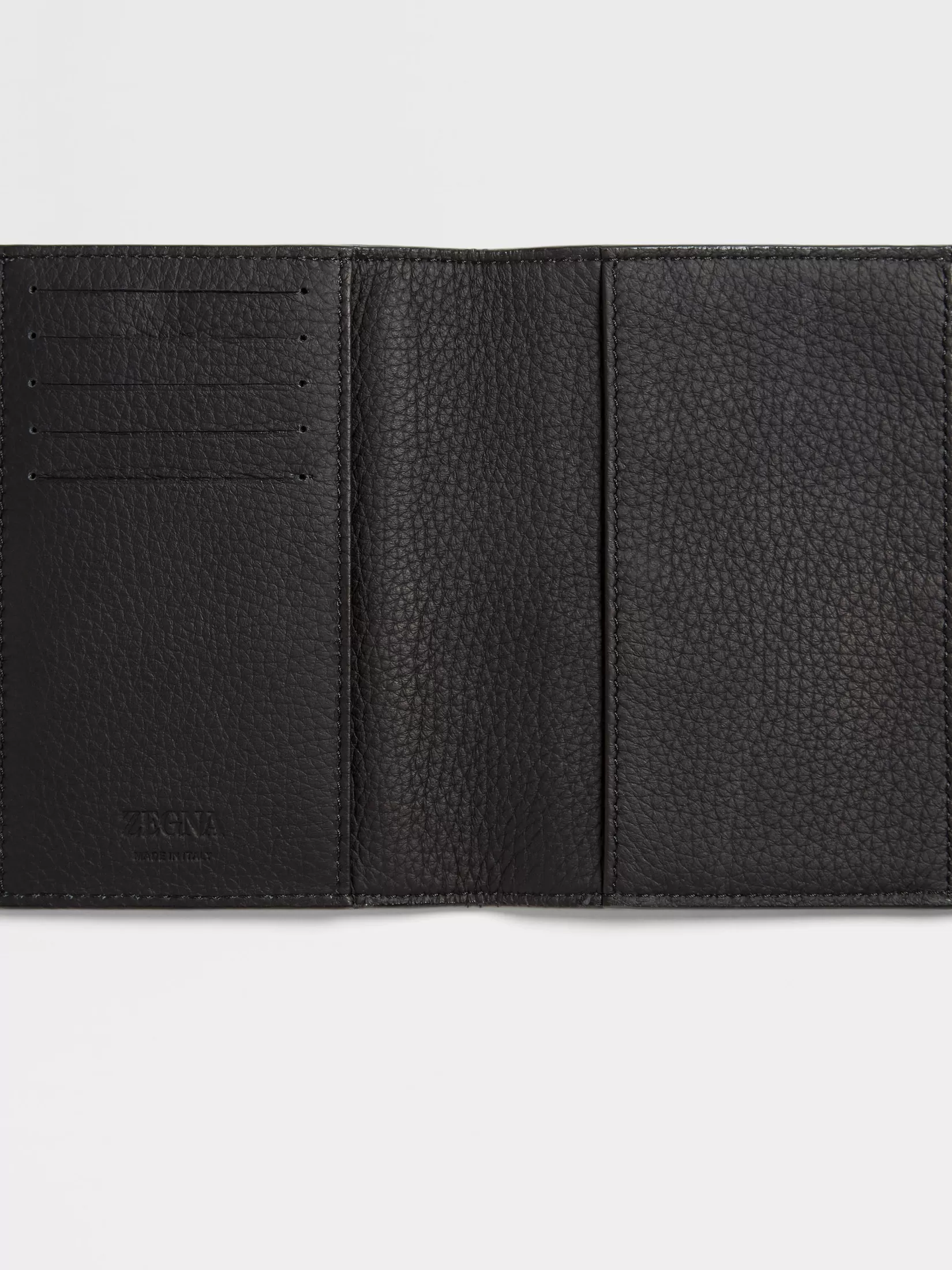Cheap Custodia per Passaporto in Pelle di Cervo Nera Essentials Resort | Piccoli Doni