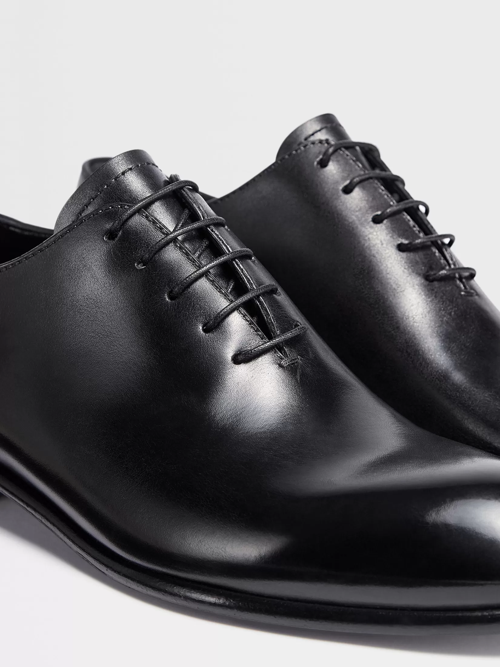 Discount Oxford Wholecut Vienna da Sera in Pelle Lucidata a Mano Nera Stringate