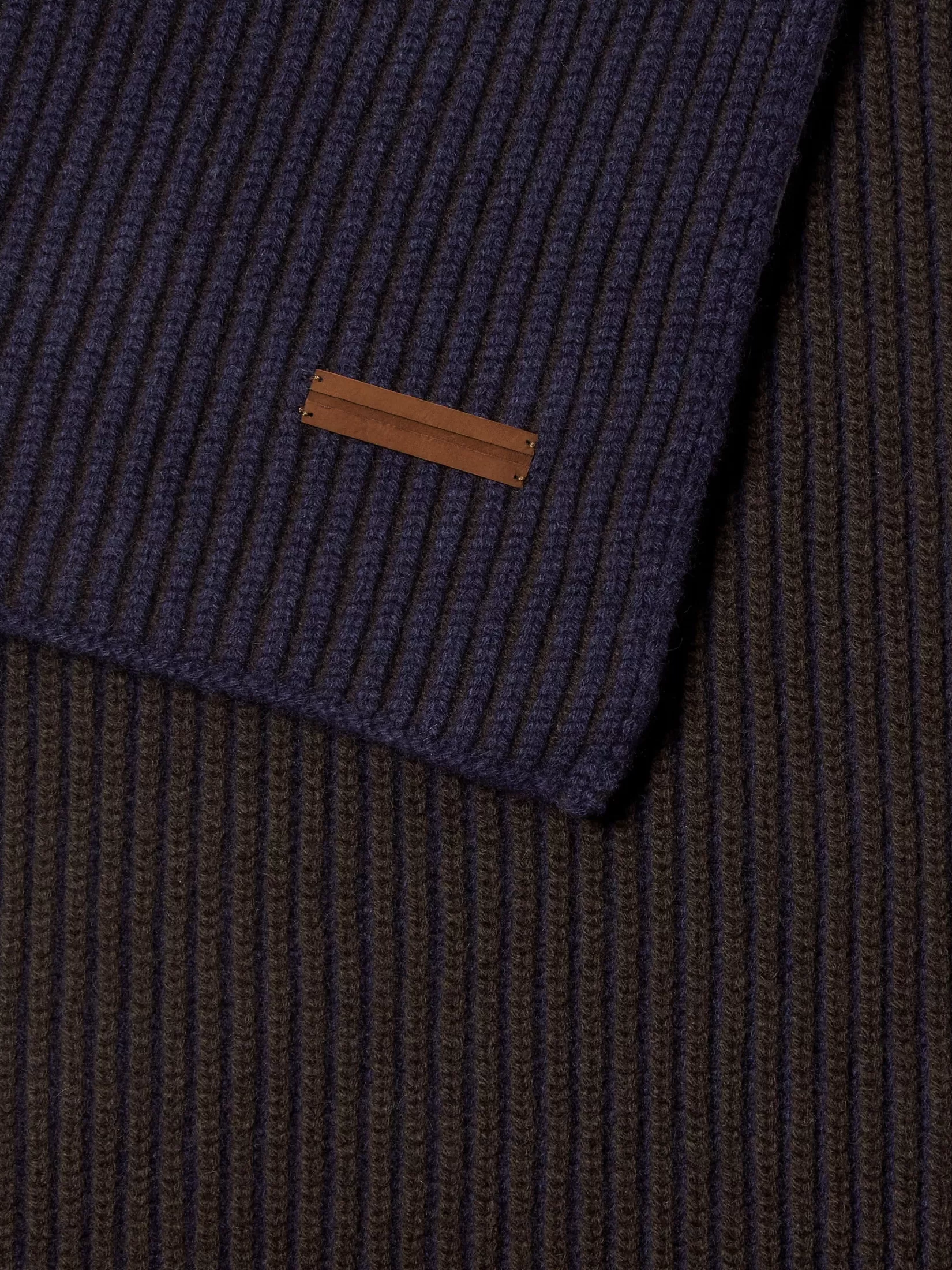 Sale Sciarpa in Oasi Cashmere Blu Inchiostro e Marrone Scuro Piccoli Doni | In Viaggio Con Stile